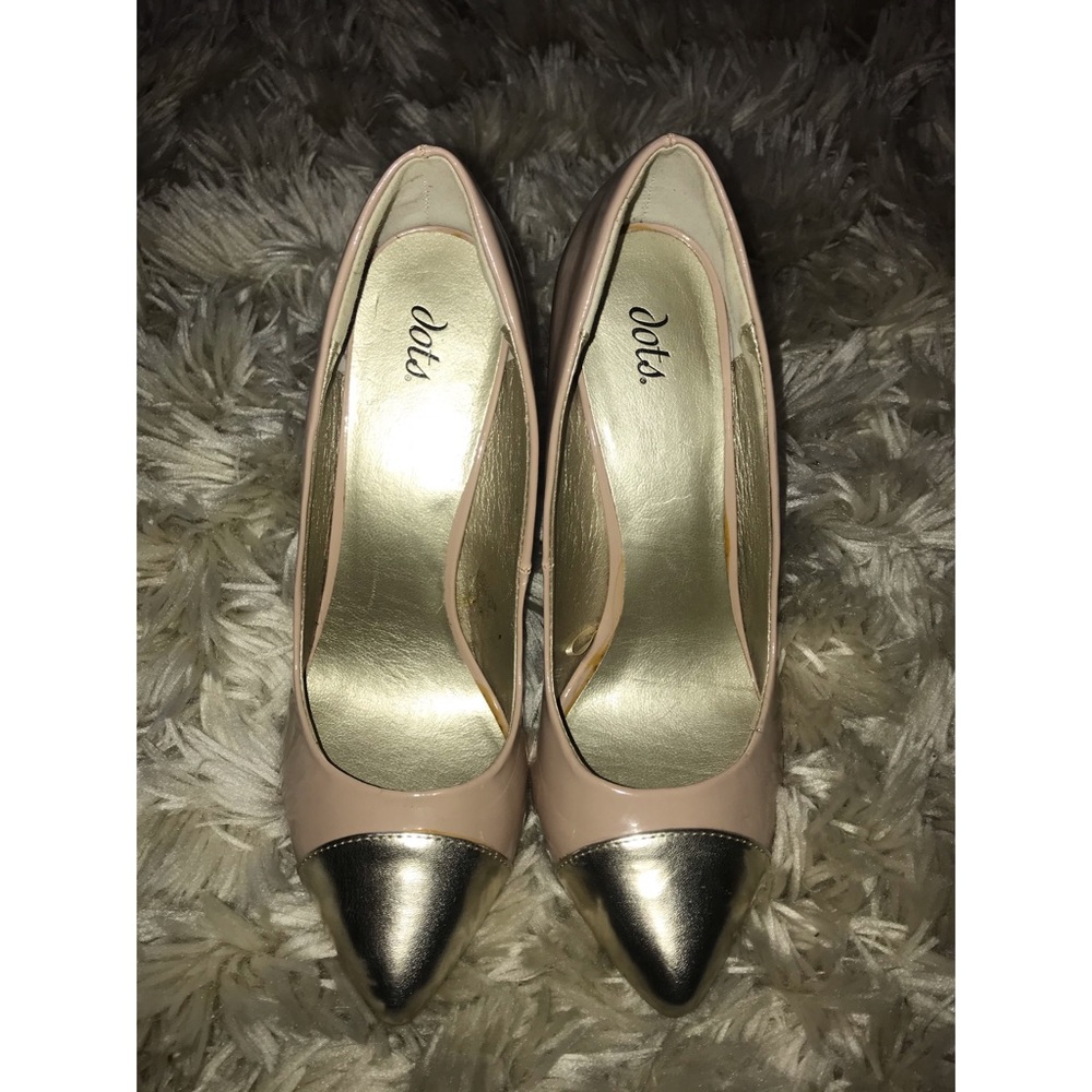 Nude pointed-toe pumps